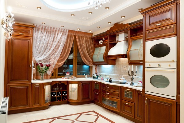 Tende moderne in cucina con una foto