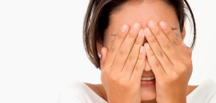 Punti neri davanti ai tuoi occhi: sono pericolosi?