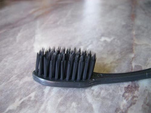 Quanto spesso devo cambiare il mio spazzolino da denti