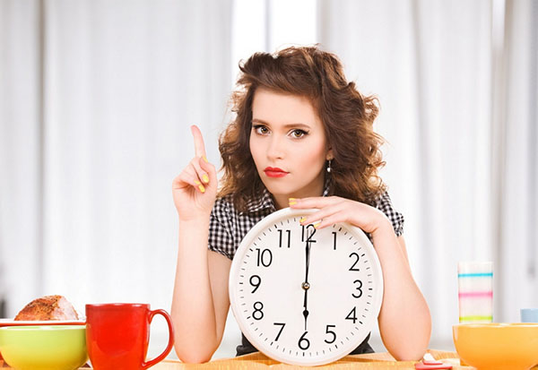 Come mangiare e rimanere sottili: i segreti di una cena tardiva