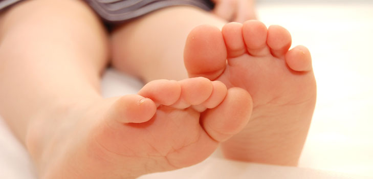 Massaggio con piedi piatti