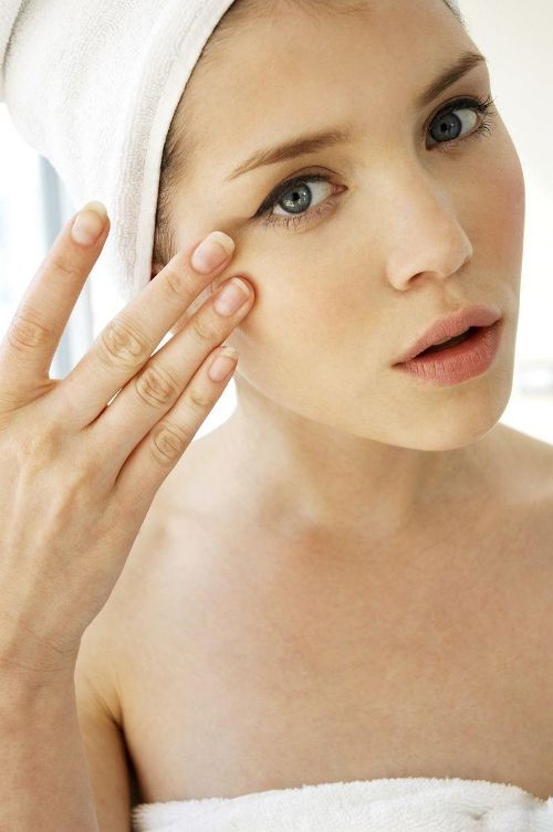 Edema sul viso stanco? Leggi qui come sbarazzarsi di loro!