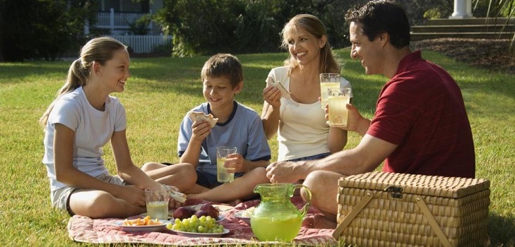 Picnic. Come prevenire intossicazioni alimentari e altri problemi di salute