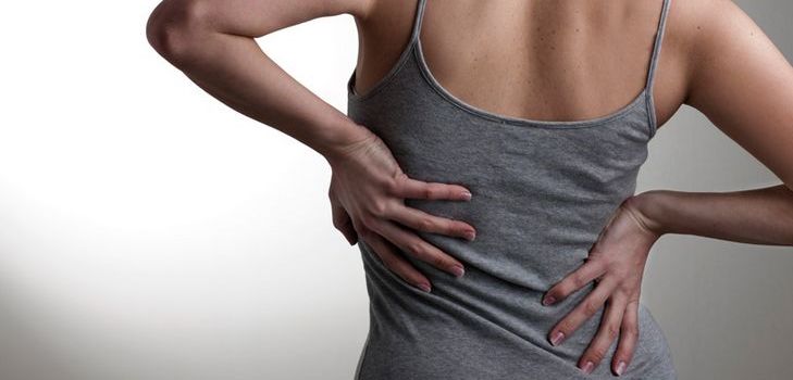 Come possono le persone alleviare la sofferenza con la sciatica con l'aiuto di metodi popolari?