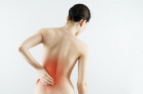 Come possono le persone alleviare la sofferenza con la sciatica con l'aiuto di metodi popolari?