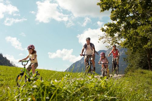 Cerchi scuri sotto gli occhi di un bambino